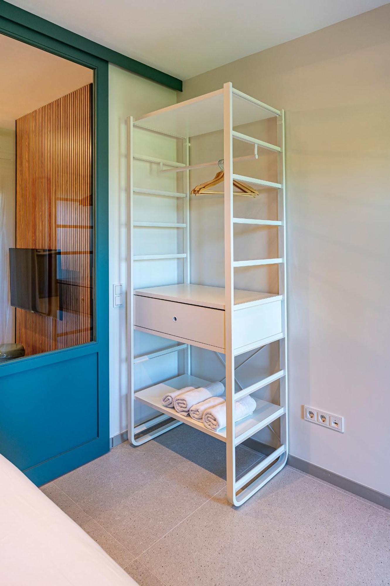 Newly Renovated In Golden Mile W/ Pool Lägenhet *