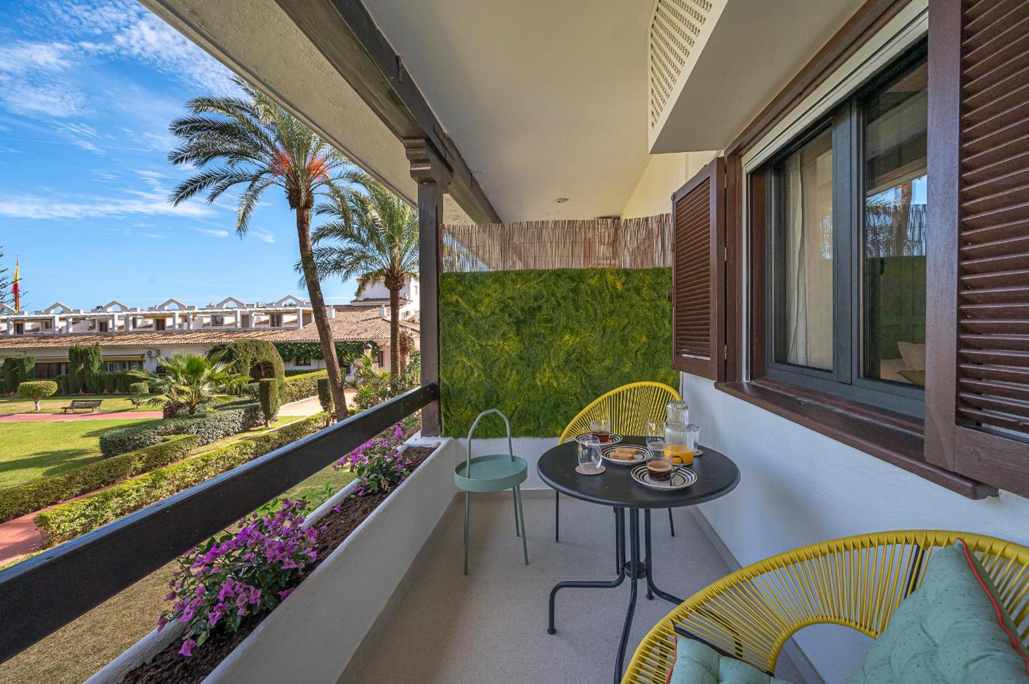 Newly Renovated In Golden Mile W/ Pool Lägenhet